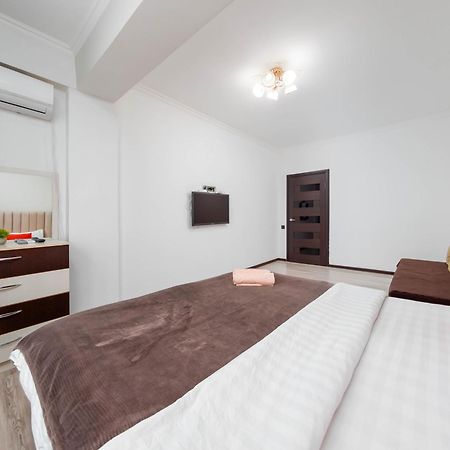 Appartments " Zhetysu-4" Almaty Exterior photo